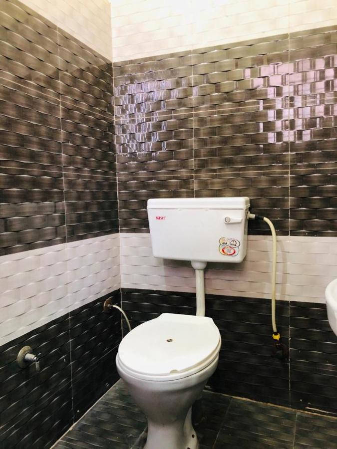 Hotel Tip Top -- Lpu Law Gate -- Family, Students, Couples ฟักวารา ภายนอก รูปภาพ